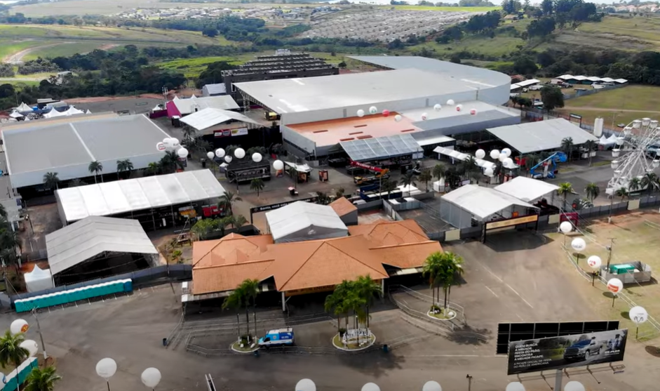 Fabricação, venda e locação de galpões de lona GM Log, produzido pela GM Tendas Galpões, empresa especializada em venda e locação de galpões lonados para armazenagens industriais, logística e eventos, com sistemas de SPDA, iluminação, exaustão e climatização, projetados sob medida