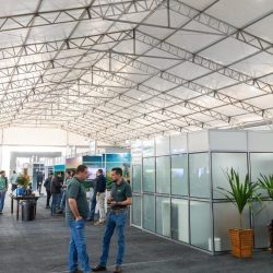 Venda e locação de galpões de lona GM Log, produzido pela GM Tendas Galpões, empresa especializada em venda e locação de galpões lonados para armazenagens industriais, logística e eventos, com sistemas de SPDA, iluminação, exaustão e climatização, projetados sob medida